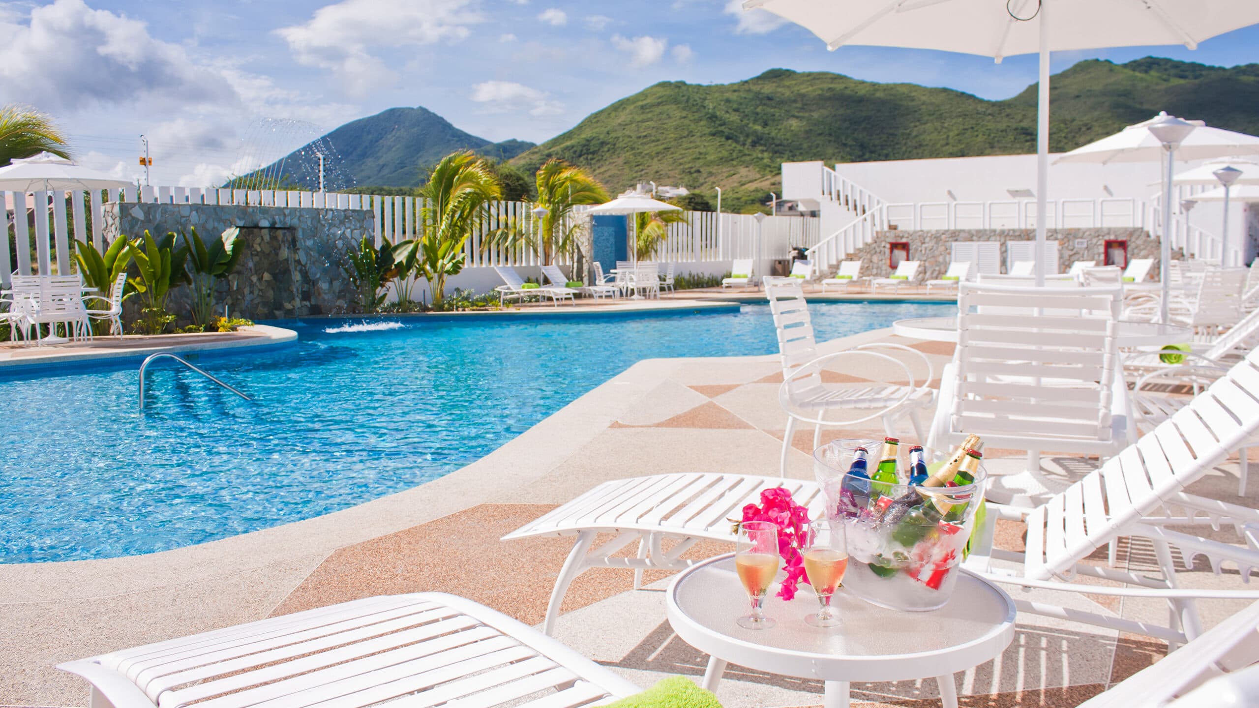 Agua DORADA Beach Hotel